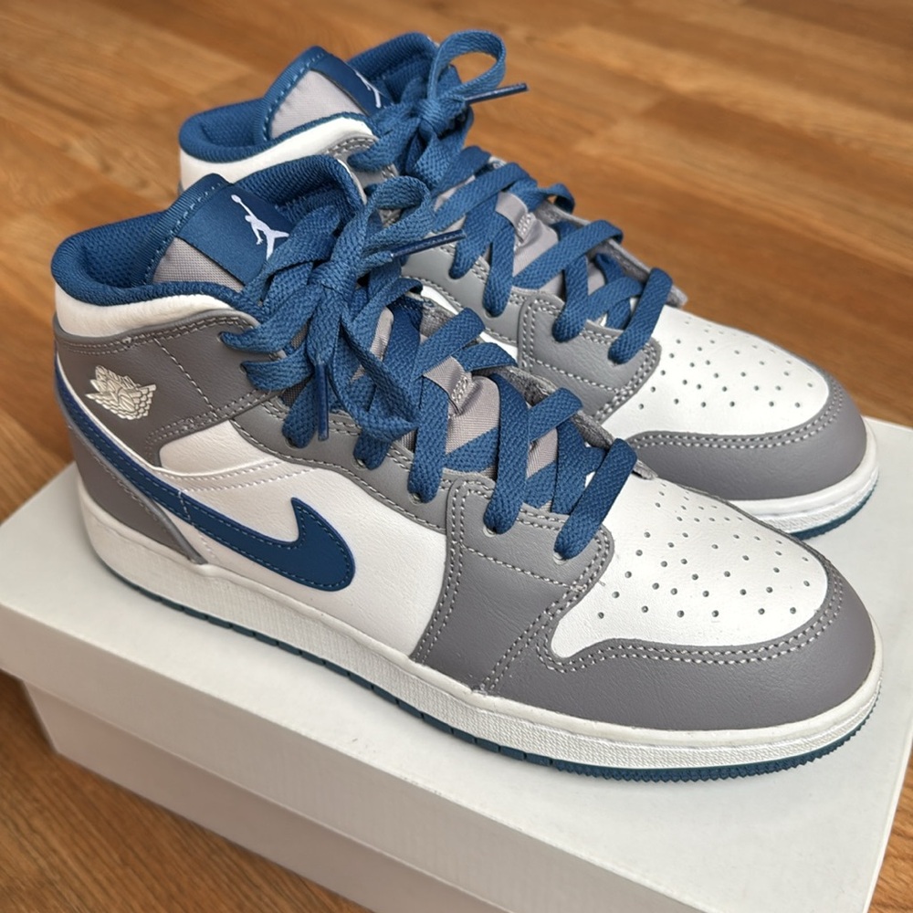 Nike Air Jordan 1 mid EUC